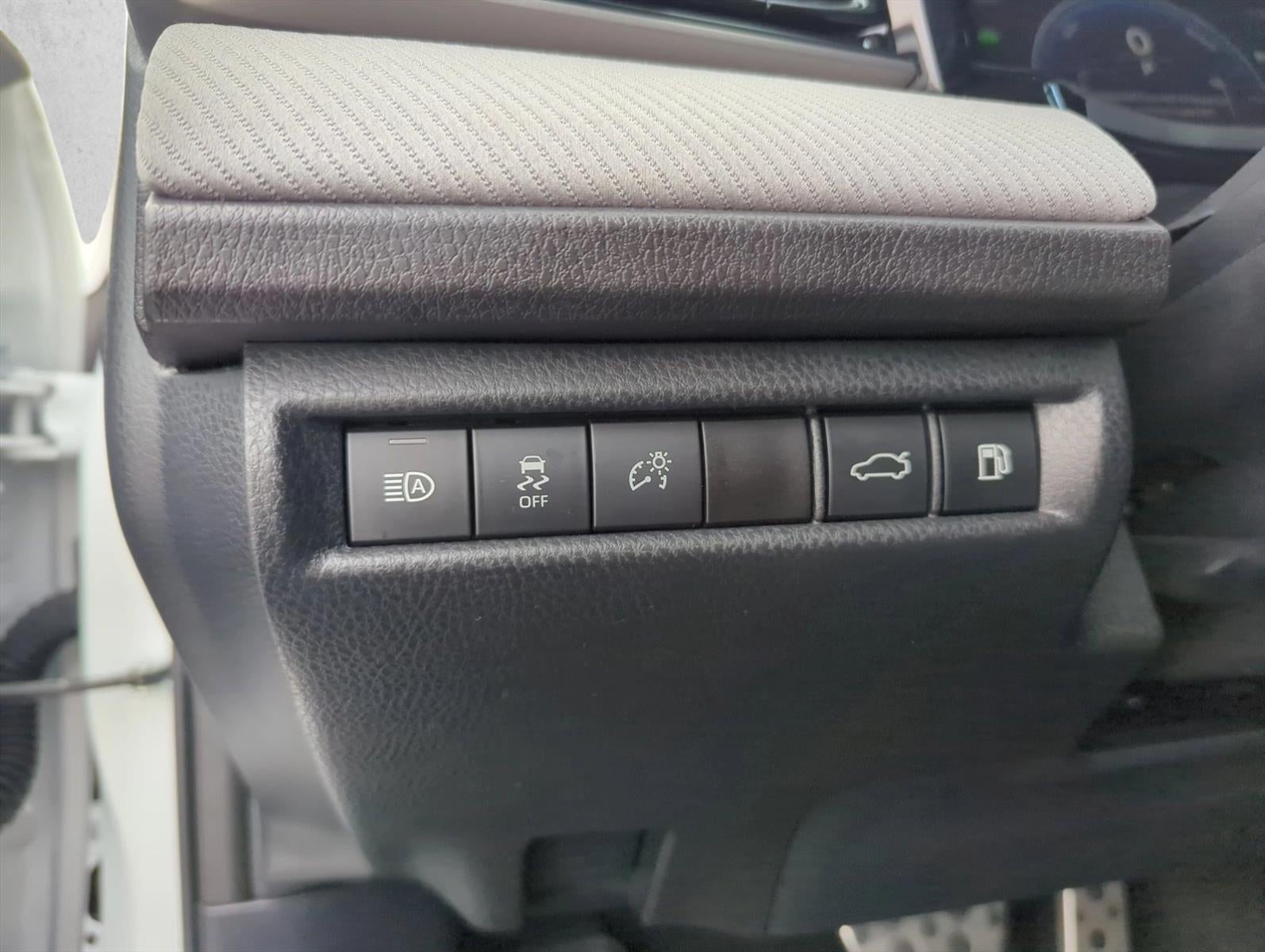 2025 Toyota Camry SE (Natl)