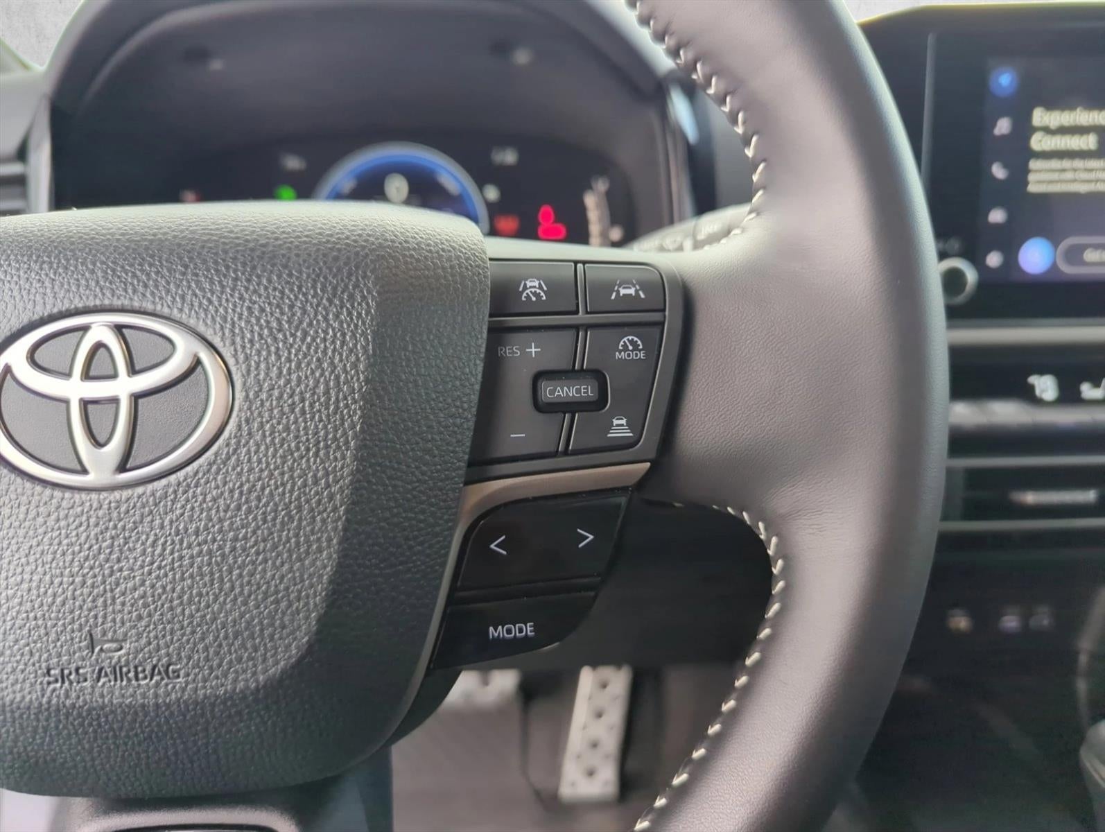 2025 Toyota Camry SE (Natl)