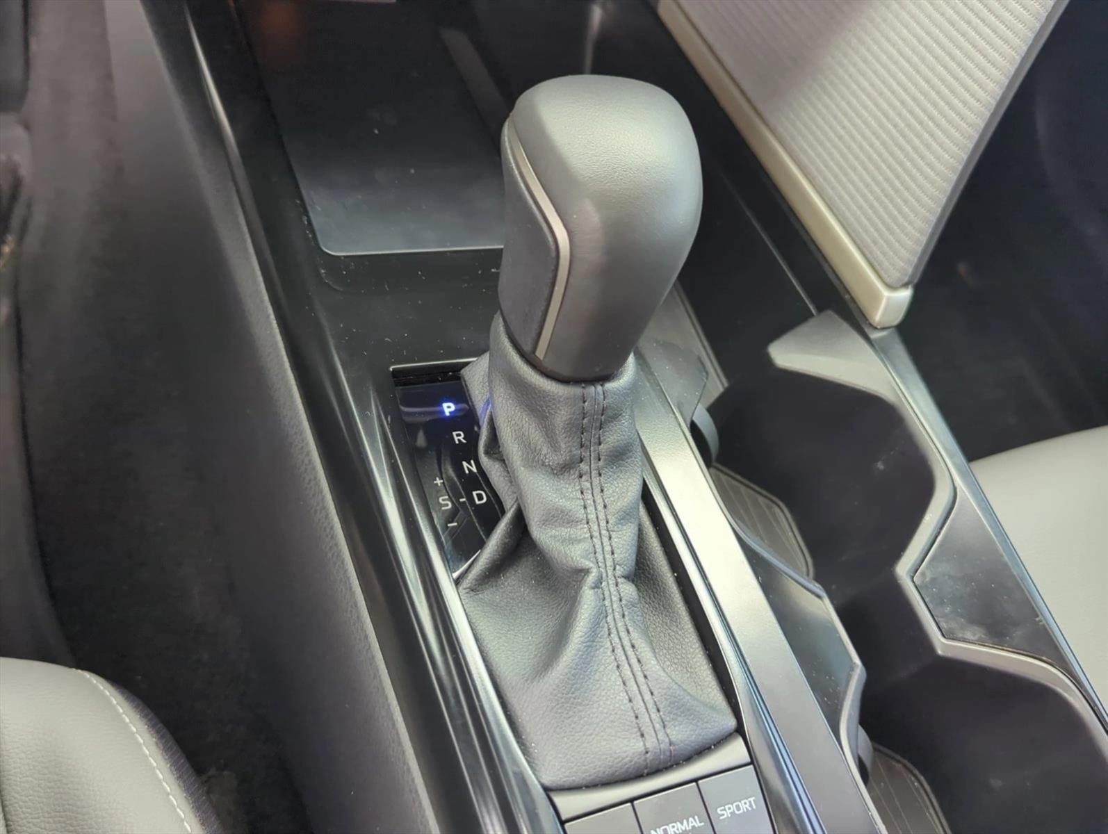 2025 Toyota Camry SE (Natl)