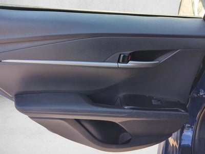 2025 Toyota Camry SE (Natl)