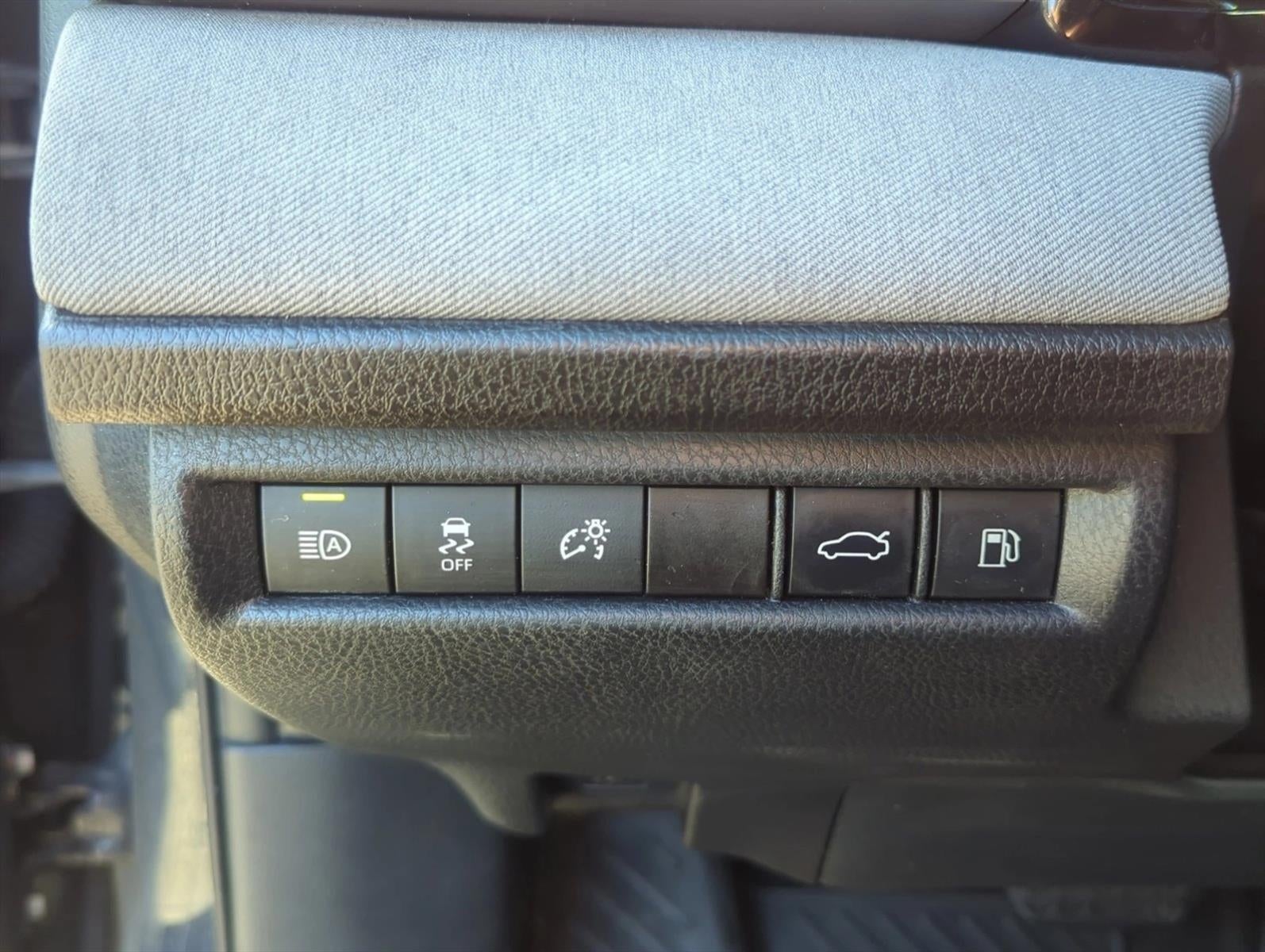 2025 Toyota Camry LE (Natl)