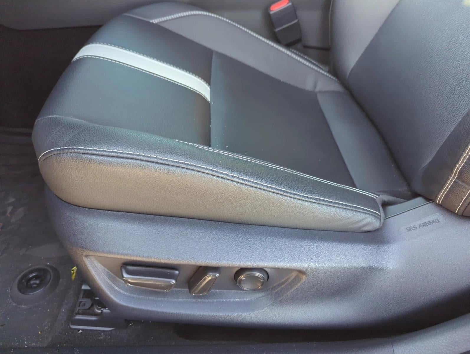 2025 Toyota Camry SE (Natl)