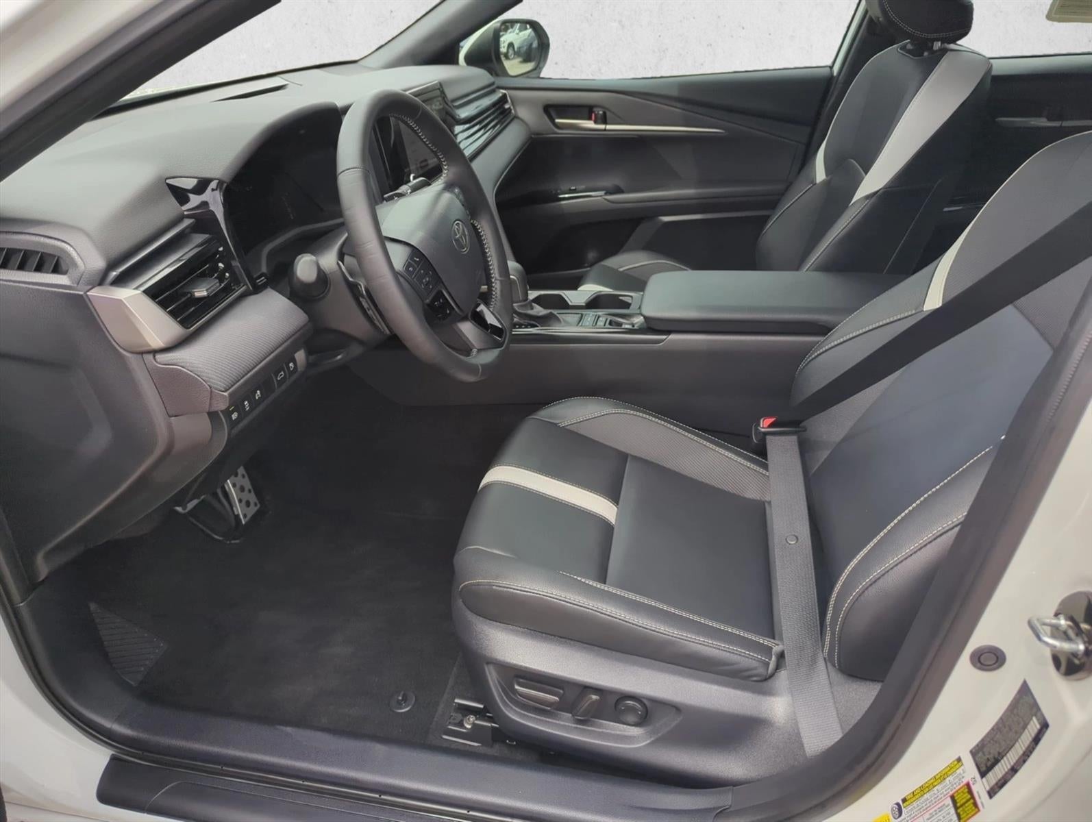 2025 Toyota Camry SE (SE)