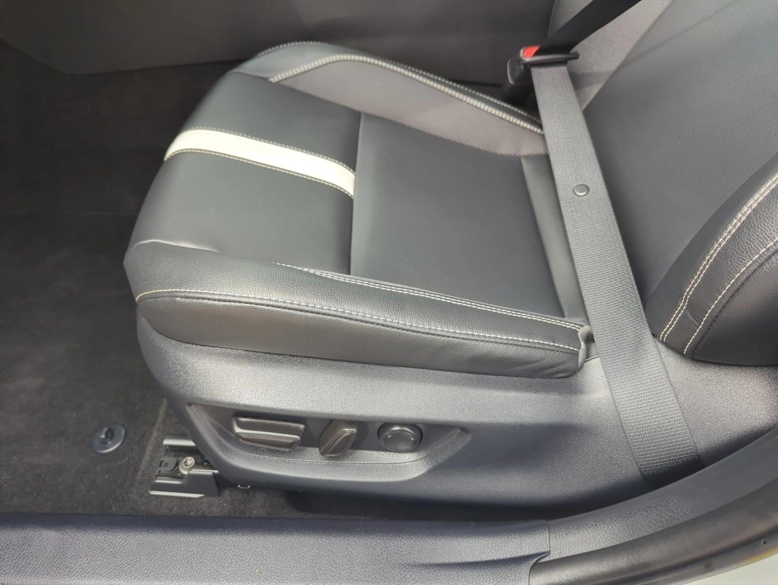 2025 Toyota Camry SE (SE)