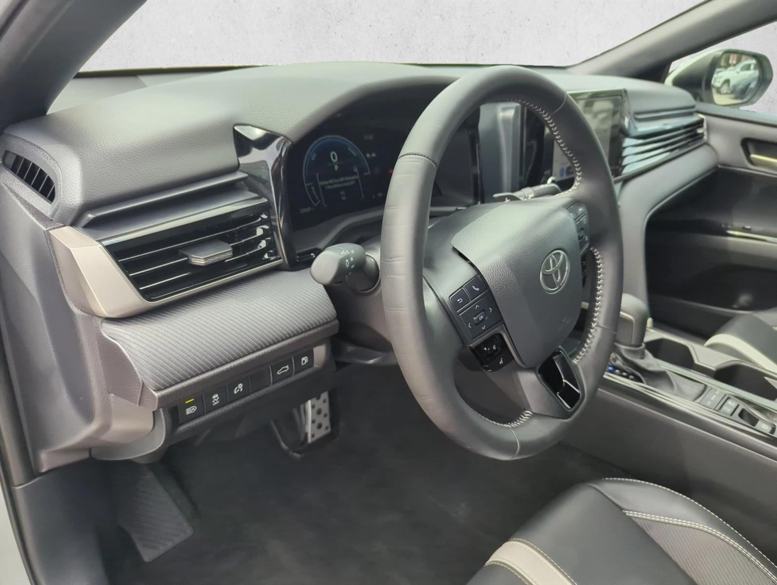 2025 Toyota Camry SE (SE)
