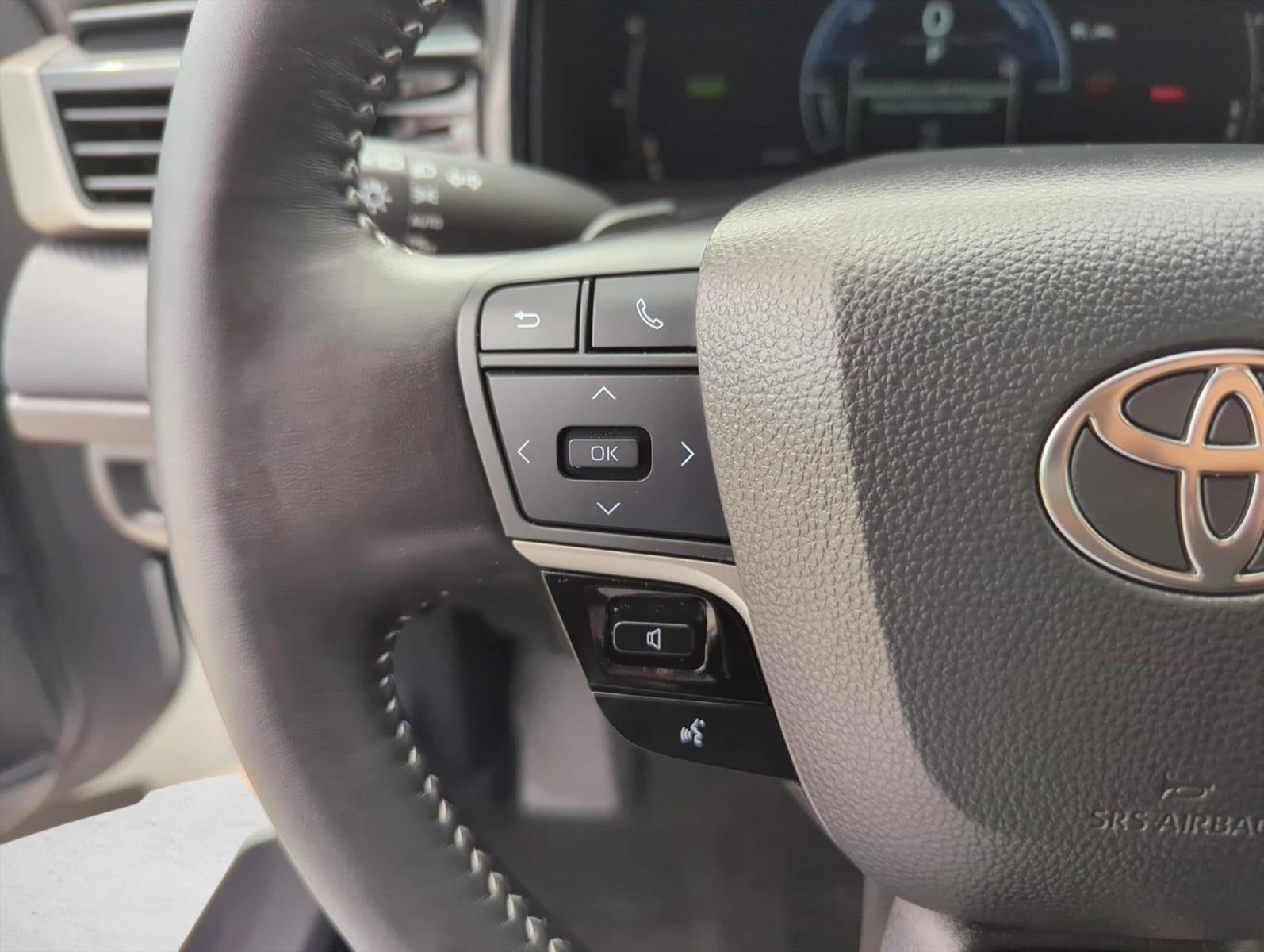 2025 Toyota Camry SE (SE)