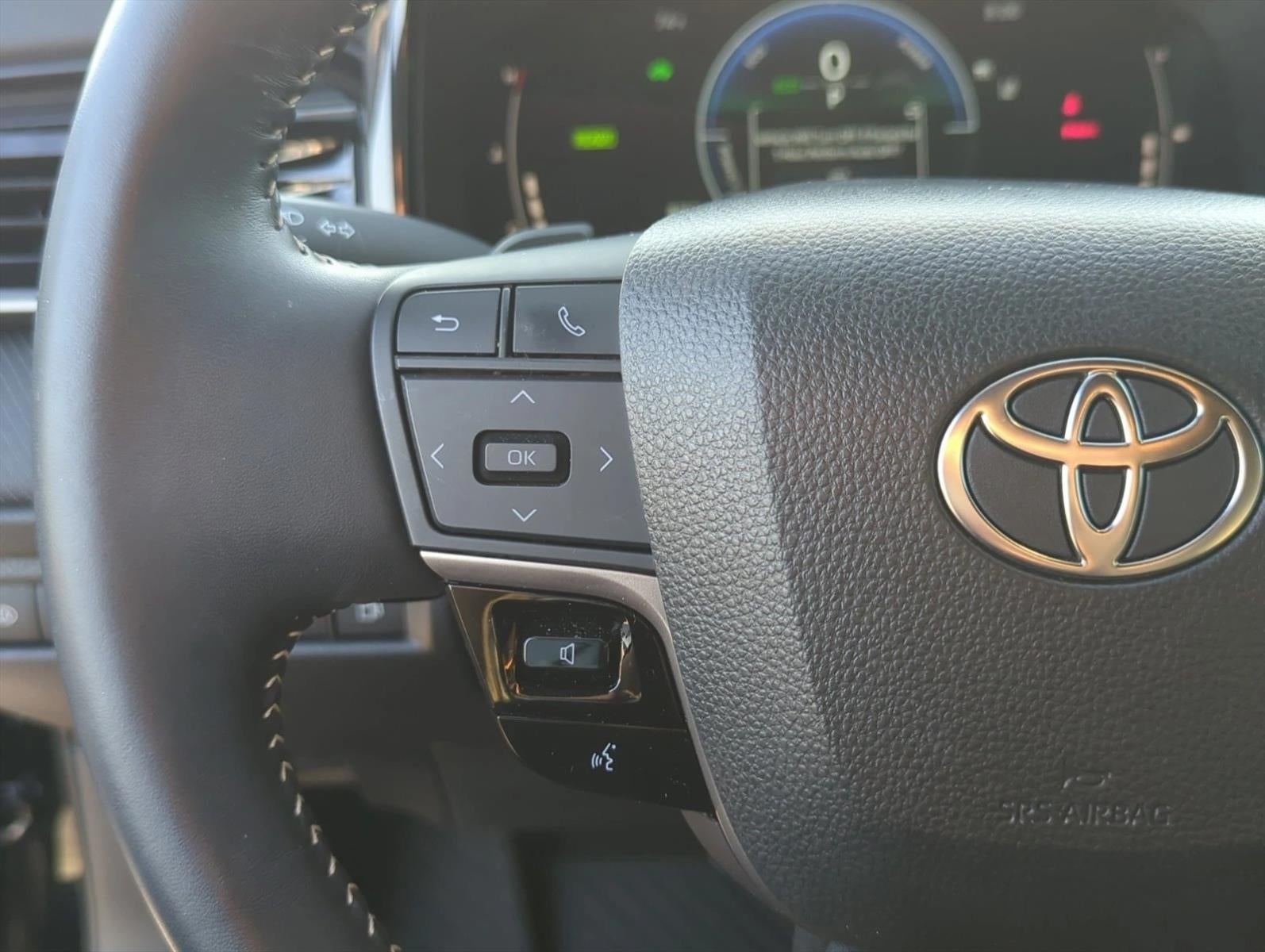 2025 Toyota Camry SE (SE)