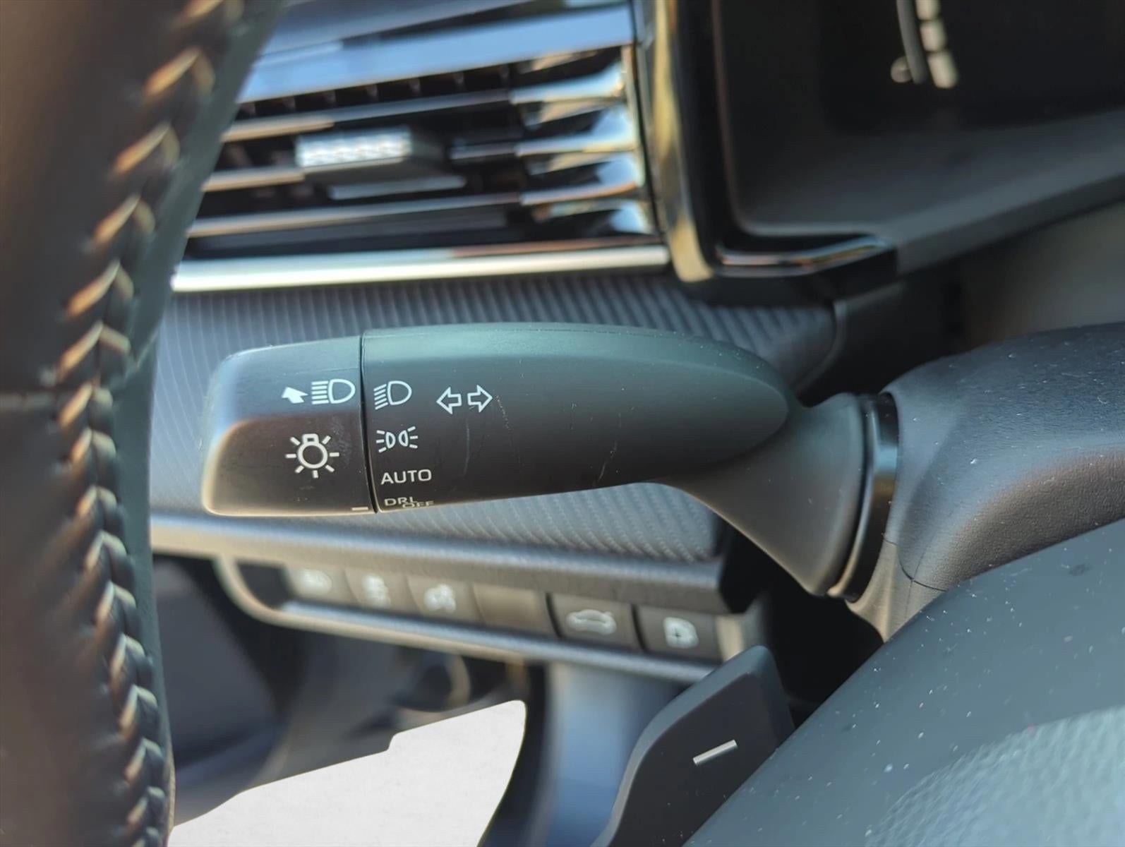 2025 Toyota Camry SE (SE)