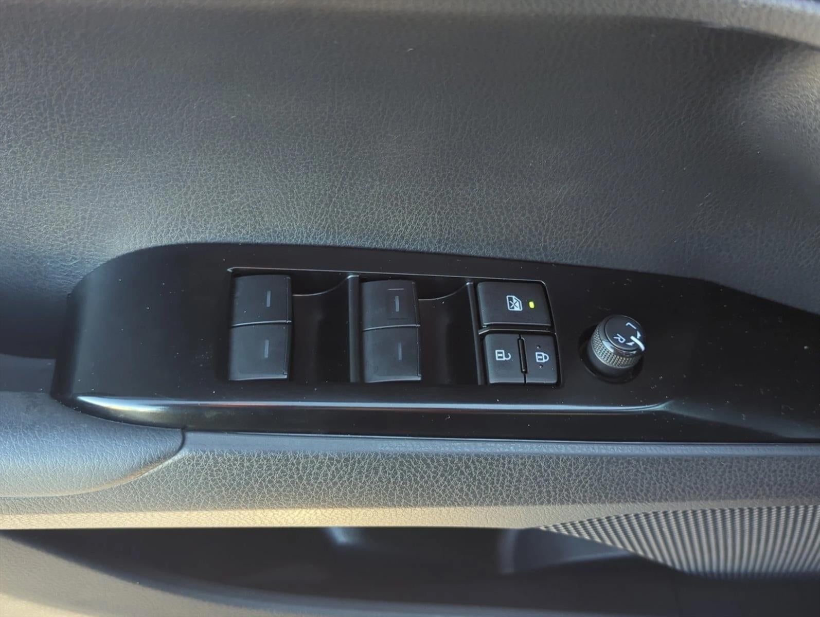 2025 Toyota Camry SE (SE)