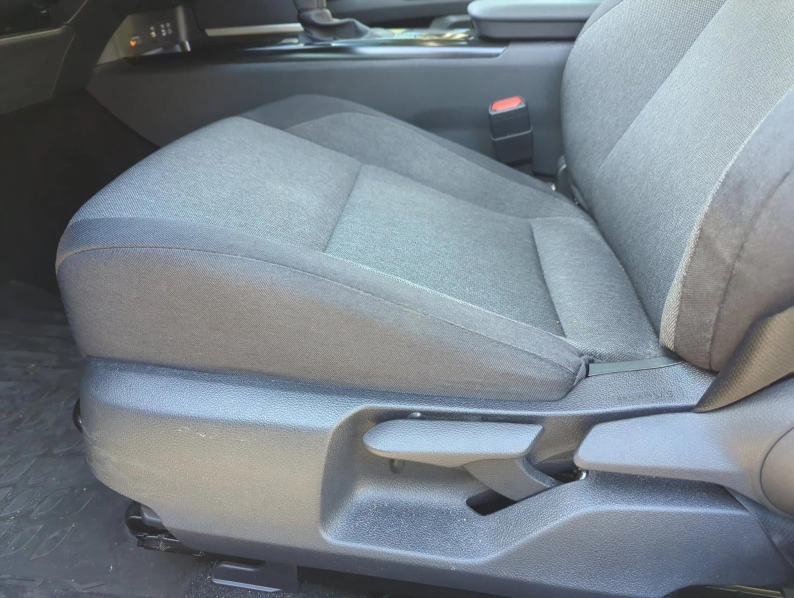 2025 Toyota Camry LE (SE)