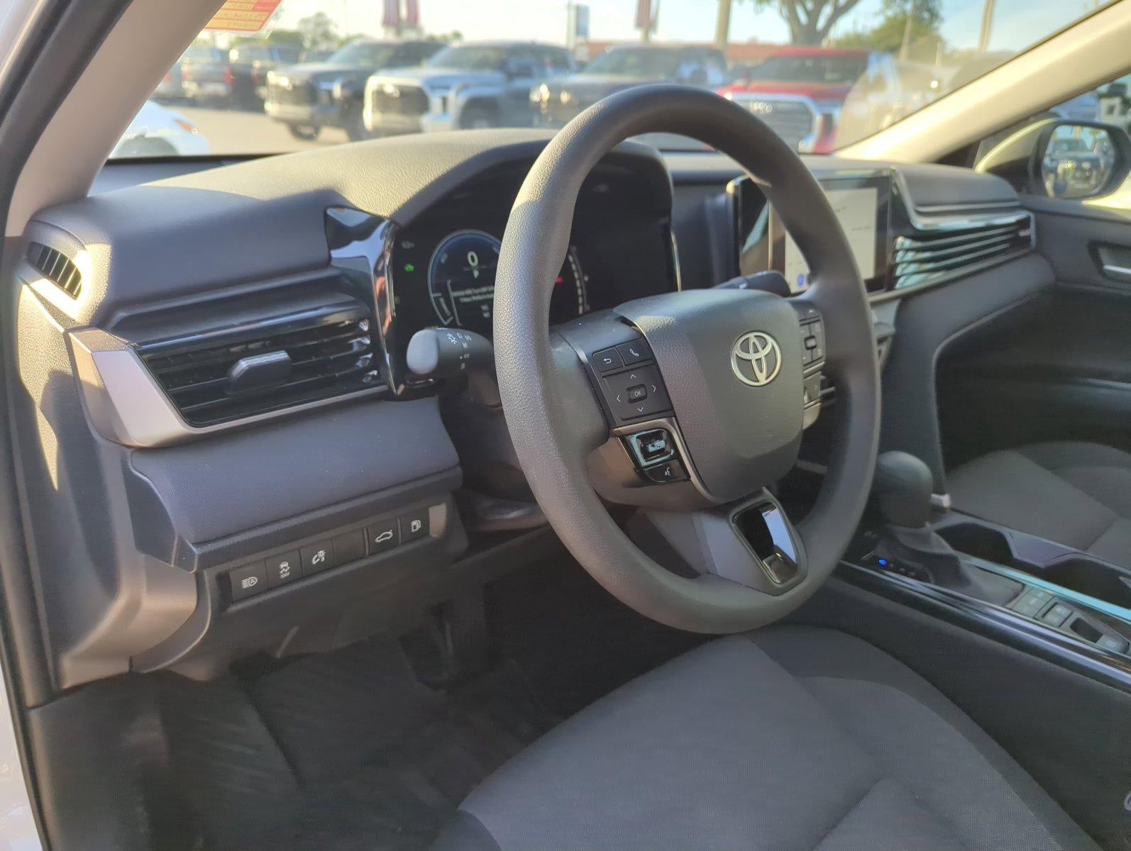 2025 Toyota Camry LE (SE)