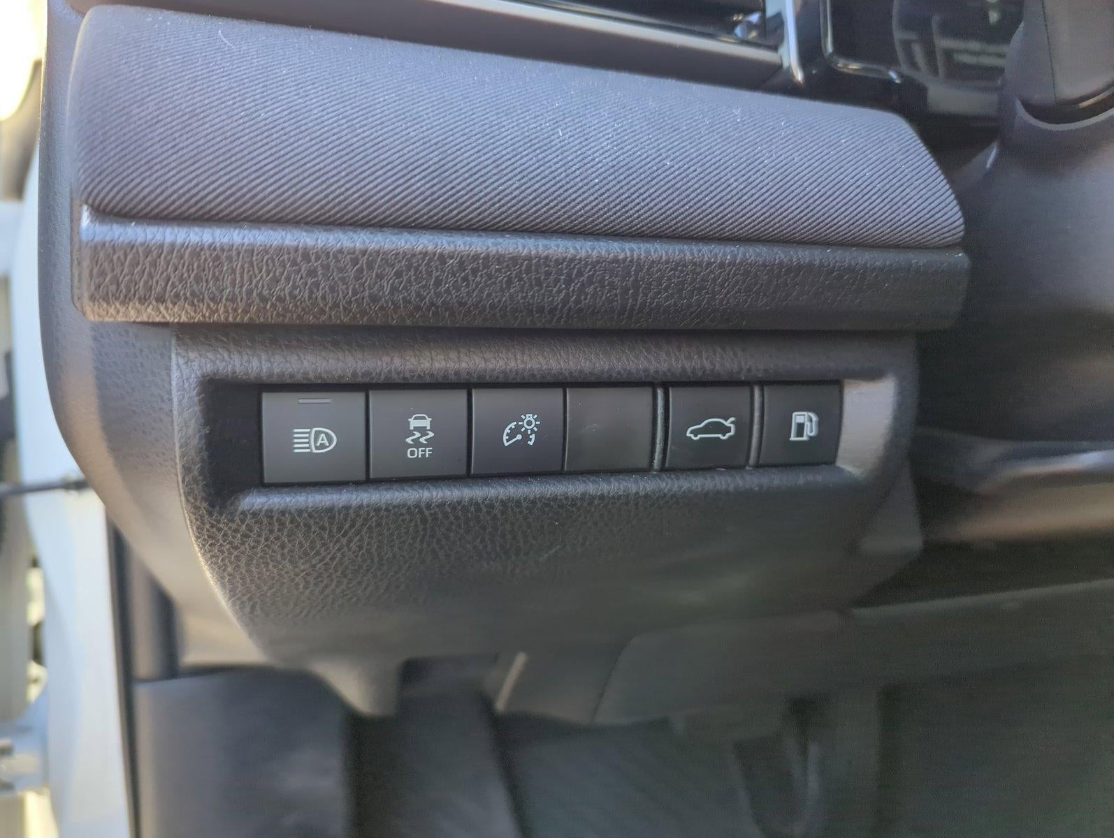 2025 Toyota Camry LE (SE)