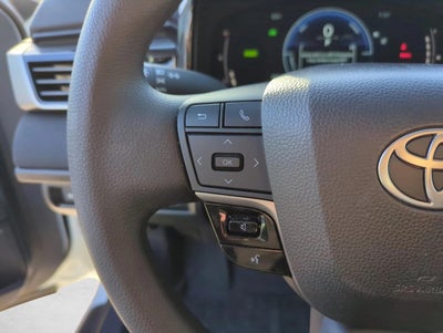 2025 Toyota Camry LE (SE)