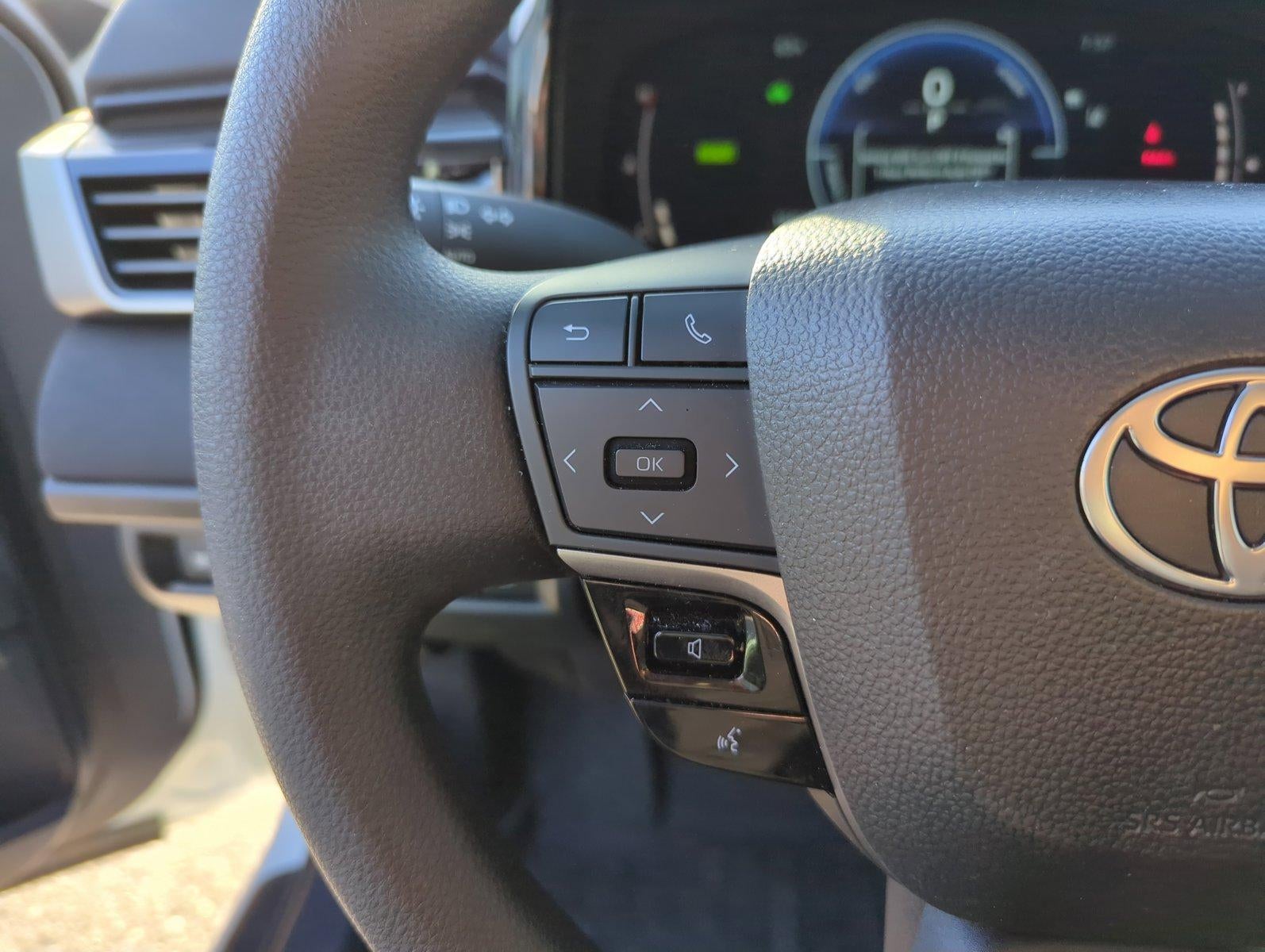 2025 Toyota Camry LE (SE)