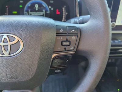 2025 Toyota Camry LE (SE)