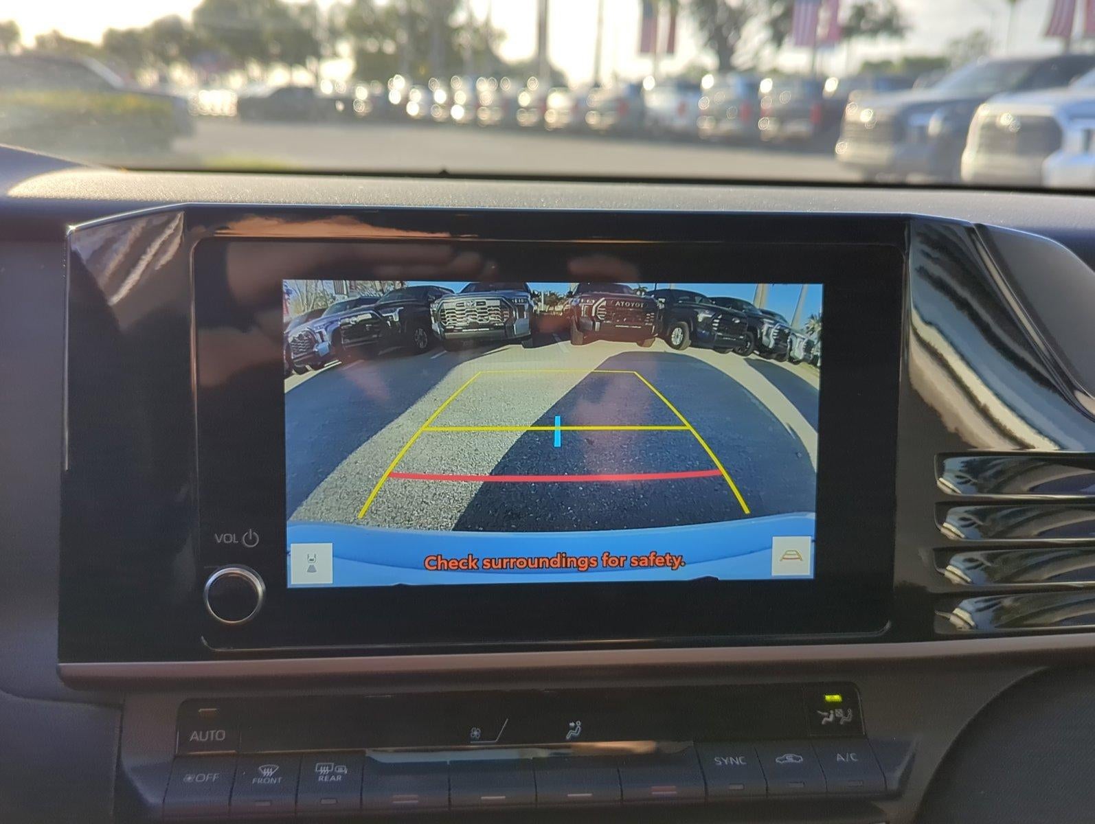 2025 Toyota Camry LE (SE)