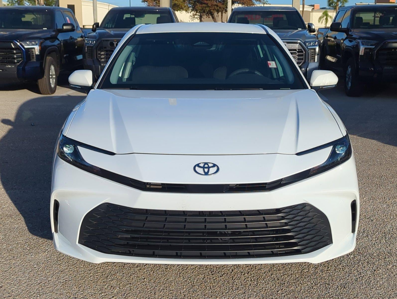 2025 Toyota Camry LE (SE)