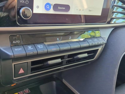 2025 Toyota Camry LE (SE)