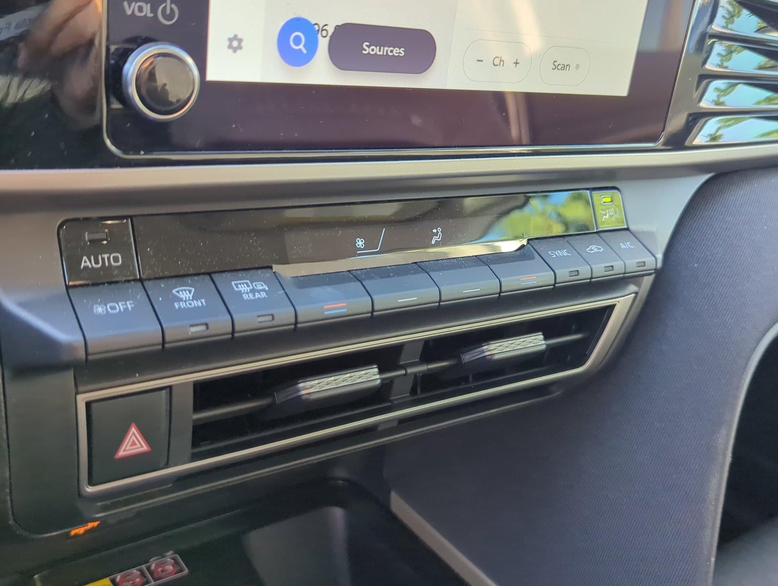 2025 Toyota Camry LE (SE)