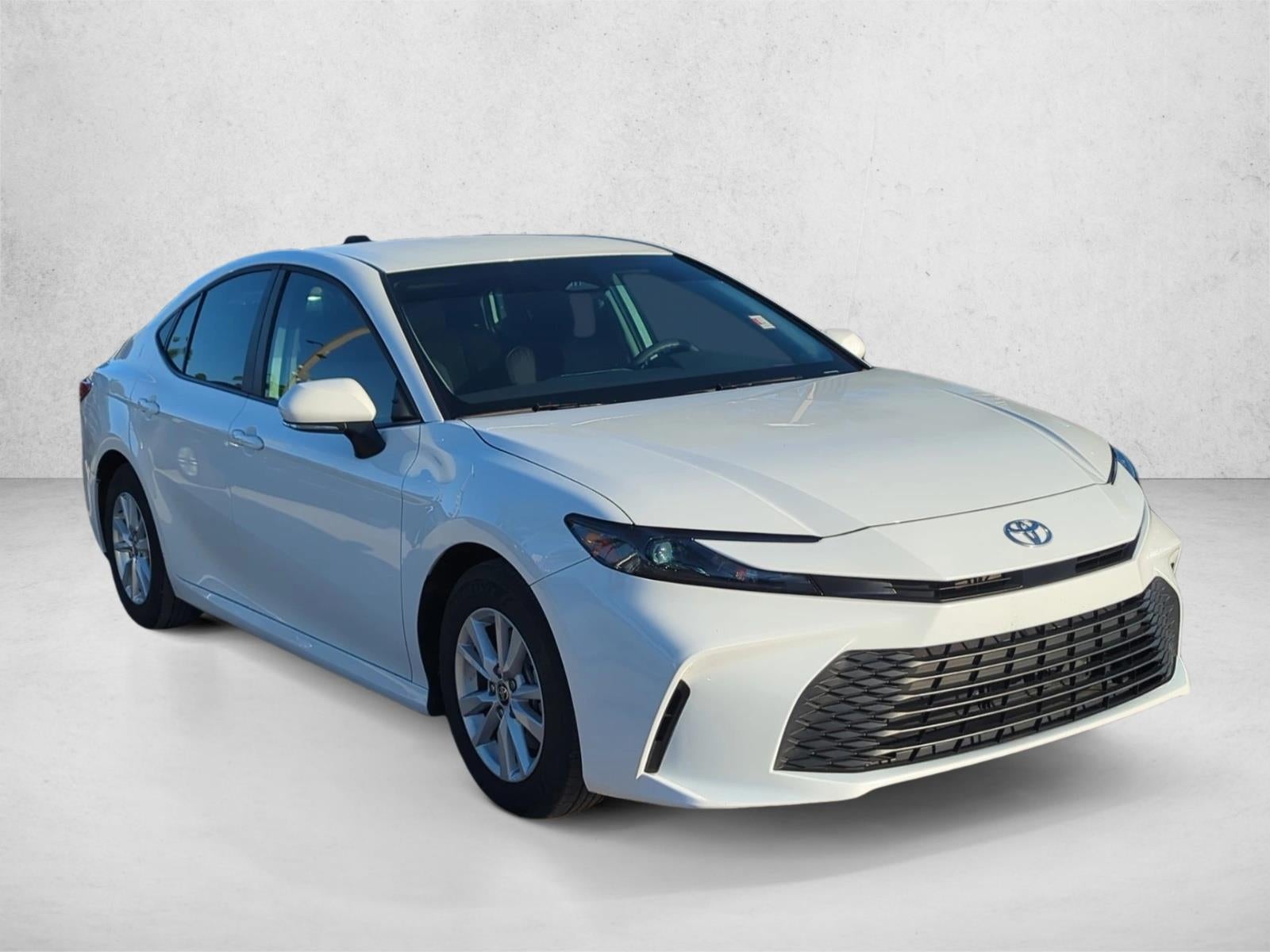 2025 Toyota Camry LE (SE)