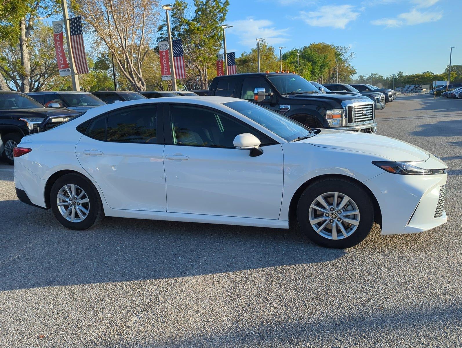 2025 Toyota Camry LE (SE)