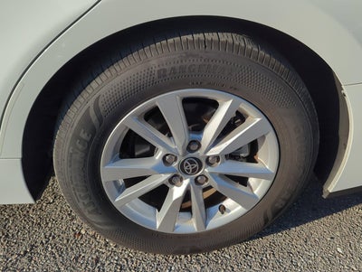 2025 Toyota Camry LE (SE)