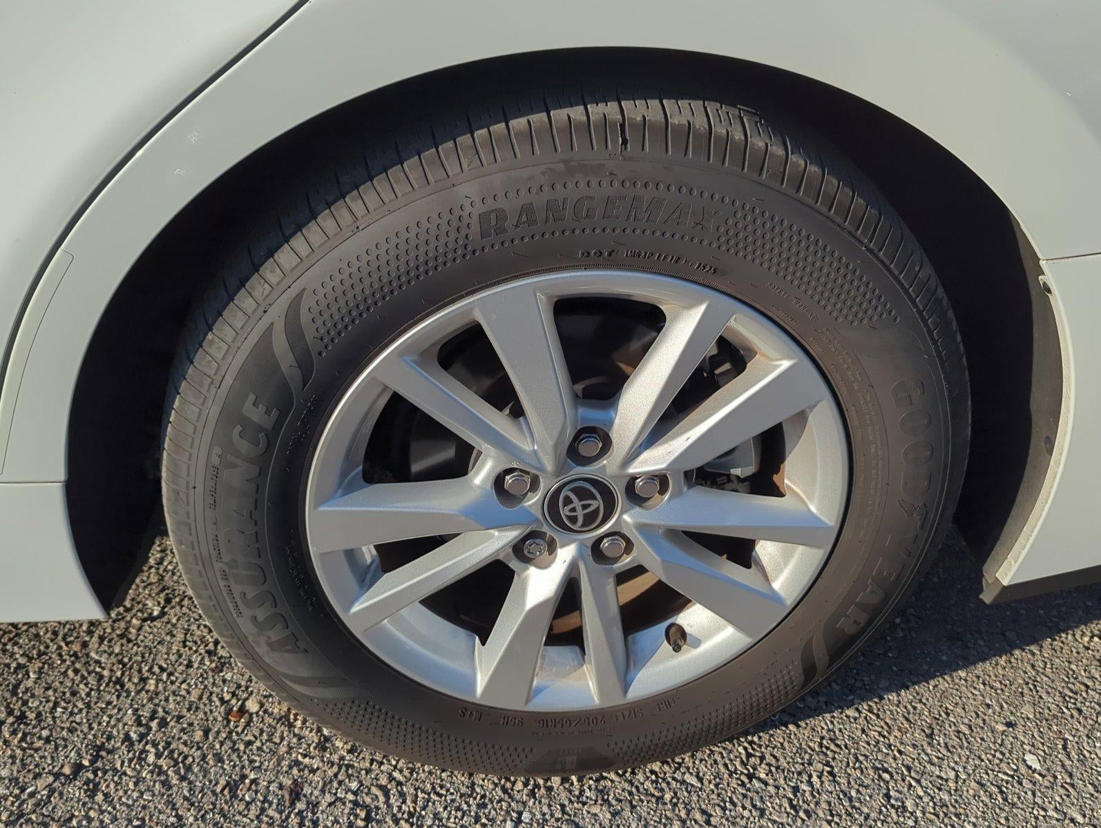 2025 Toyota Camry LE (SE)