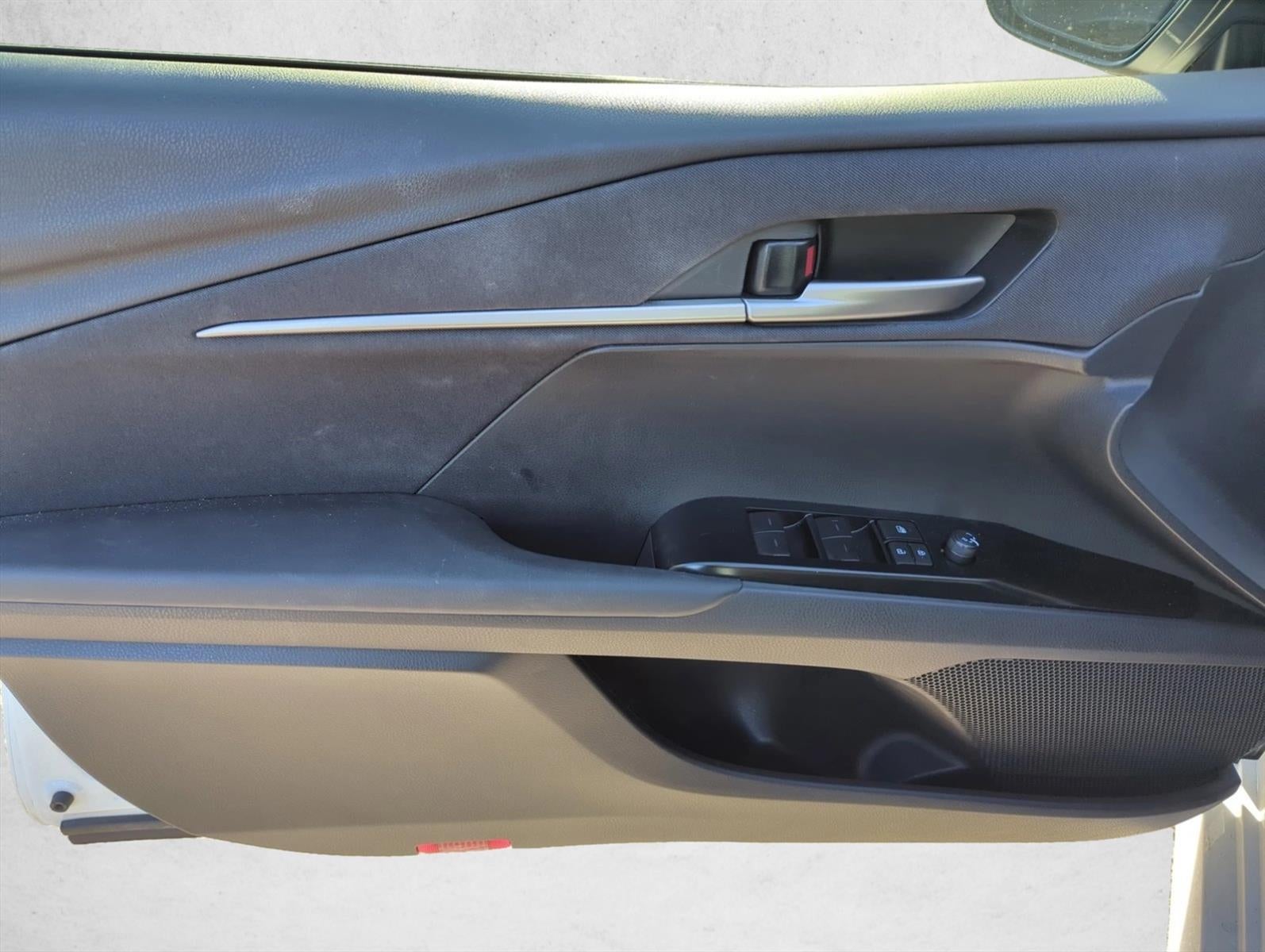 2025 Toyota Camry LE (SE)