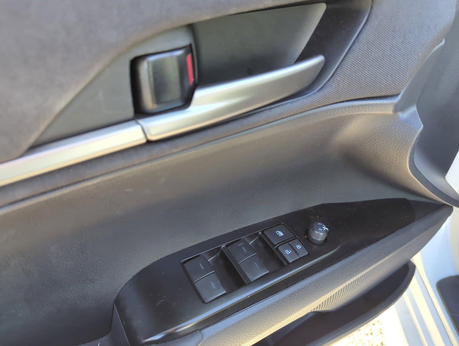 2025 Toyota Camry LE (SE)