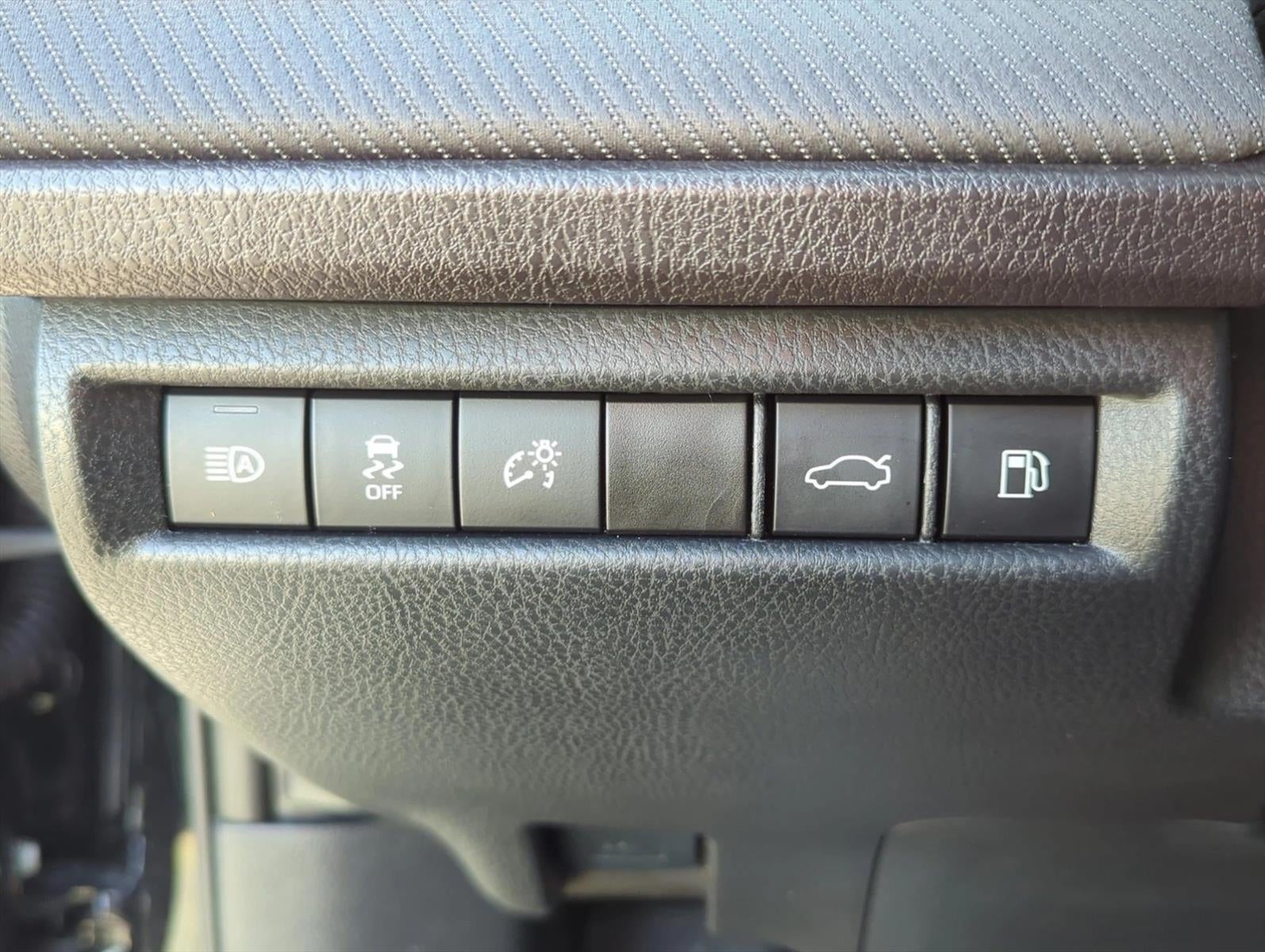2025 Toyota Camry SE (Natl)