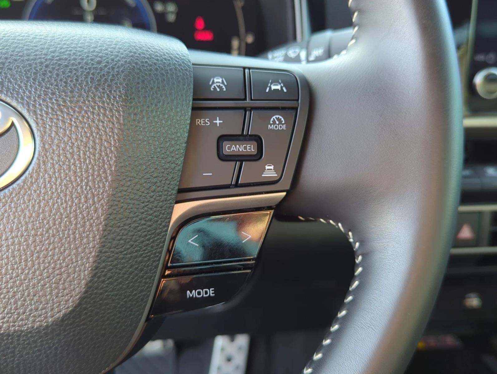 2025 Toyota Camry SE (Natl)