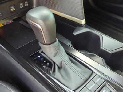 2025 Toyota Camry SE (Natl)