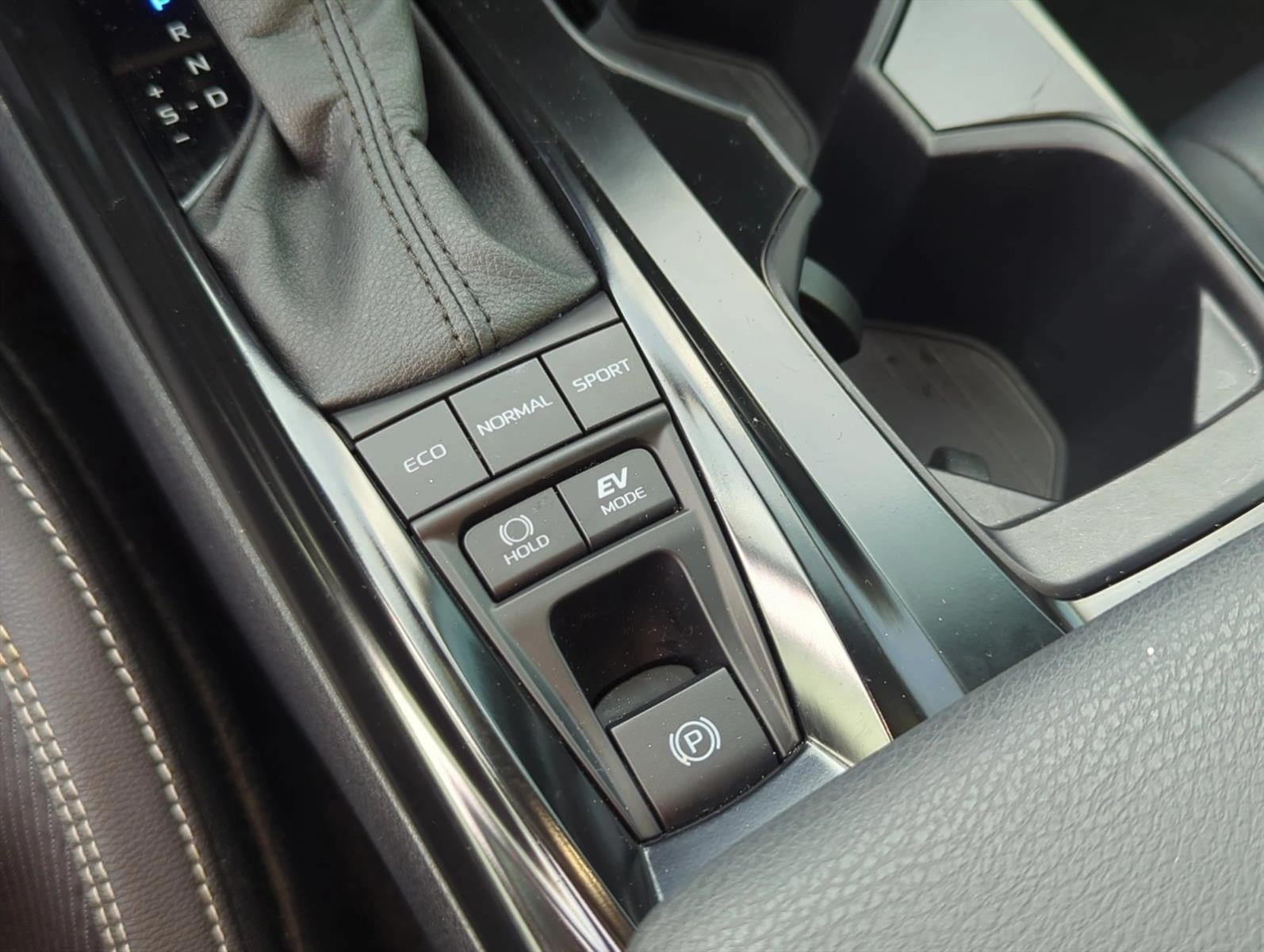 2025 Toyota Camry SE (Natl)
