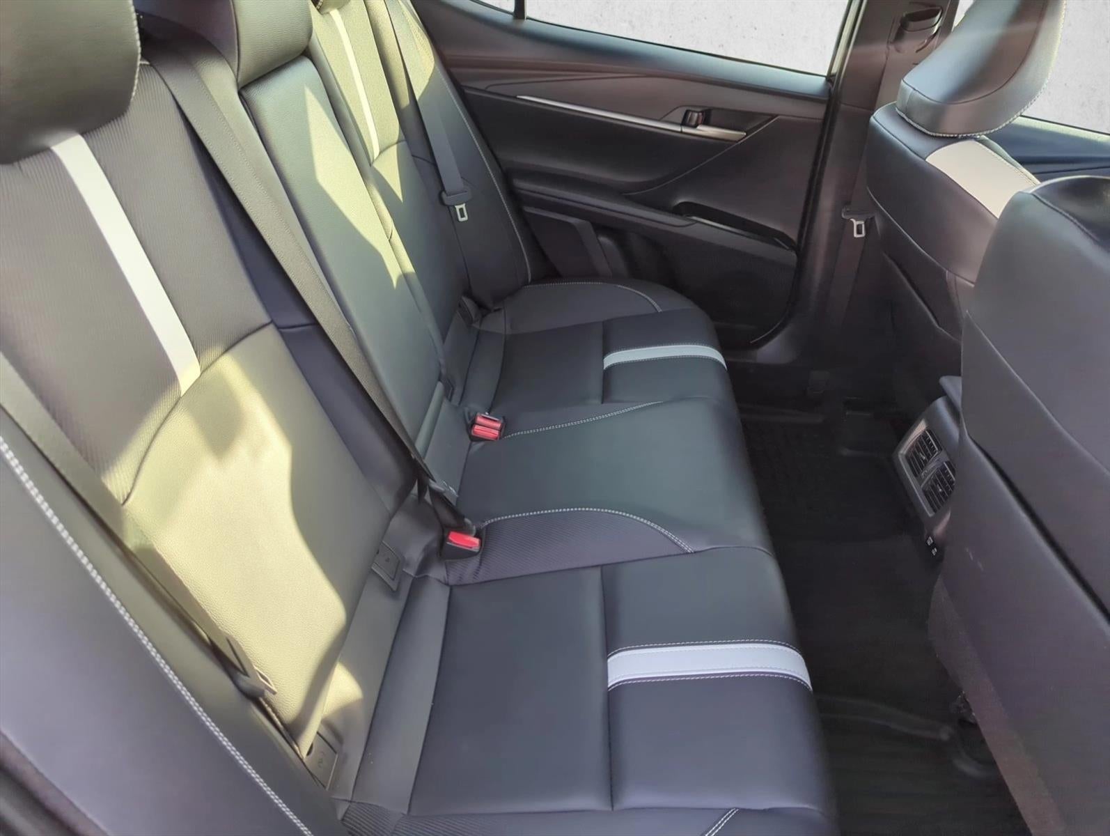 2025 Toyota Camry SE (Natl)