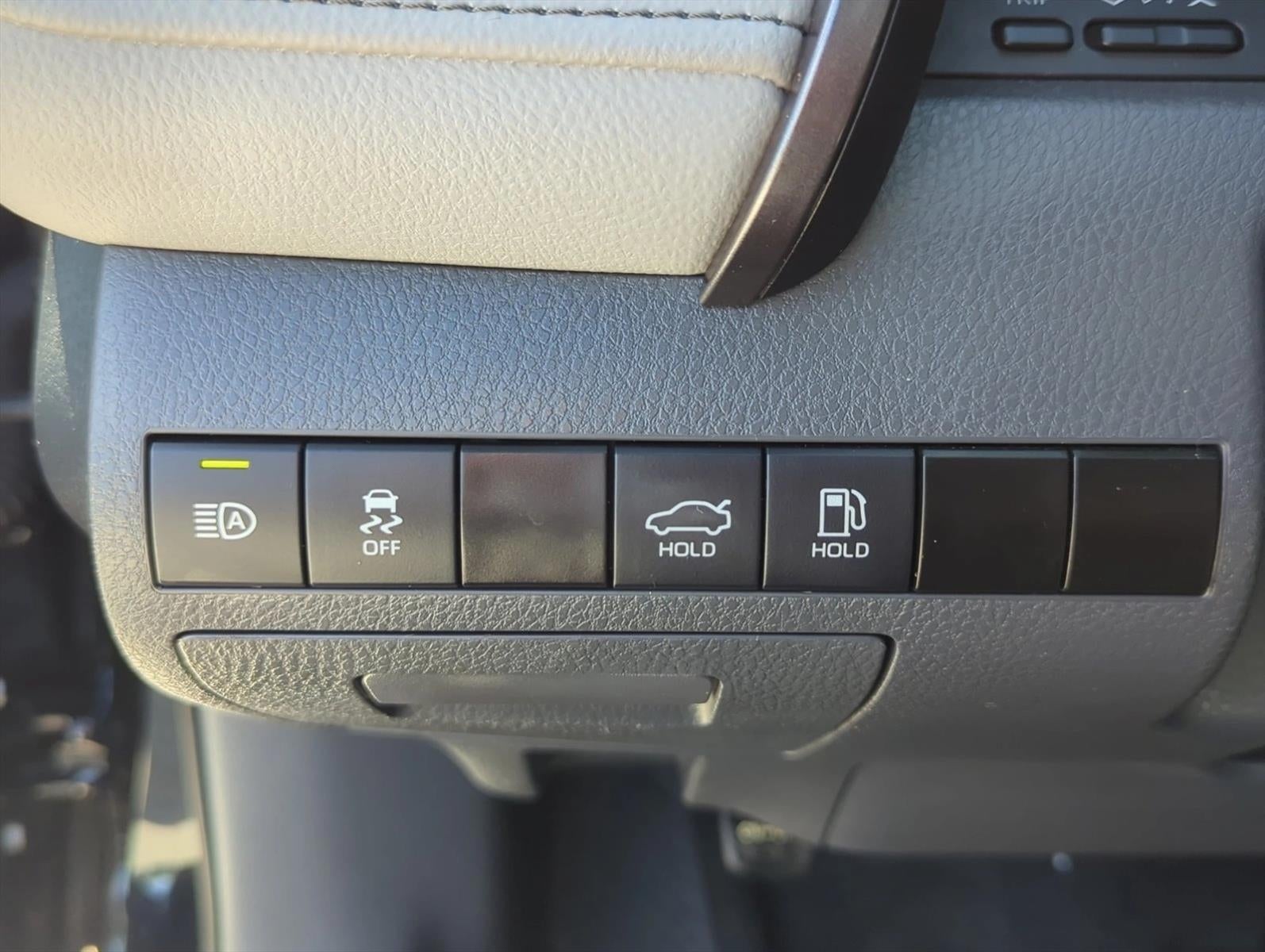2024 Toyota Camry SE Auto (SE)