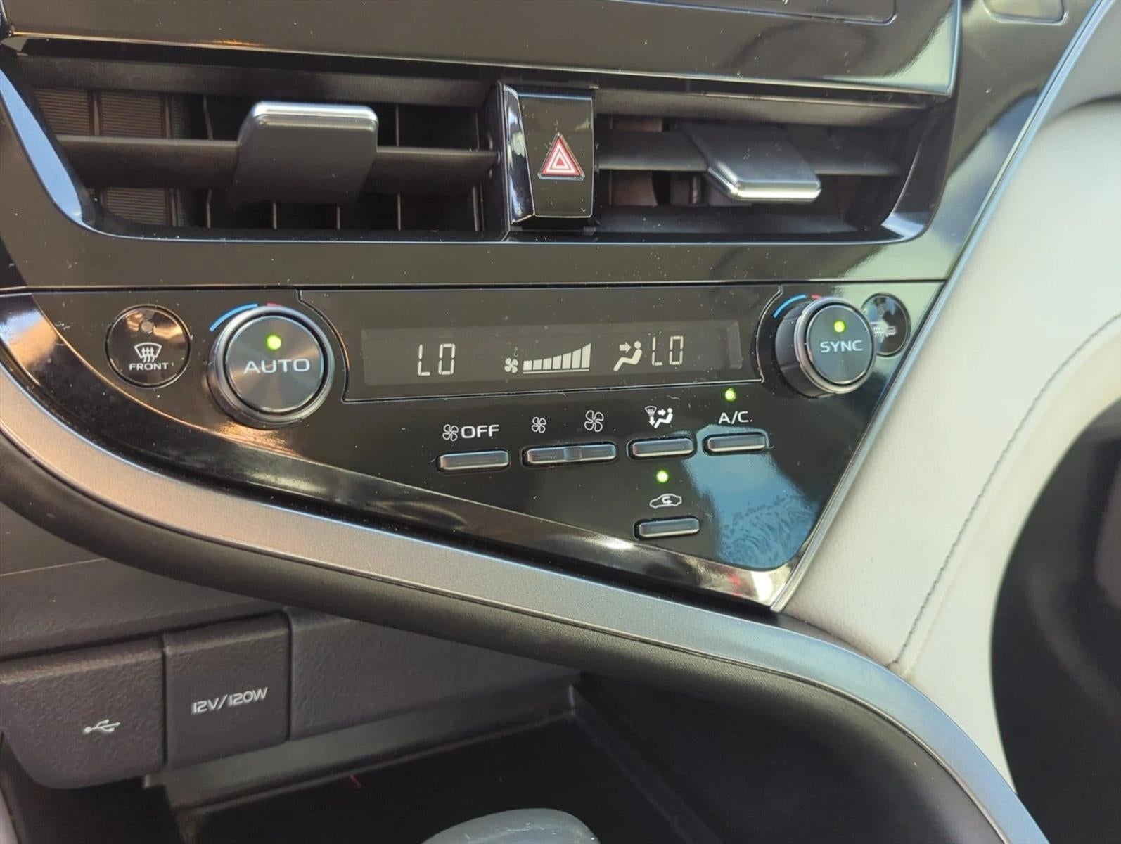 2024 Toyota Camry SE Auto (SE)
