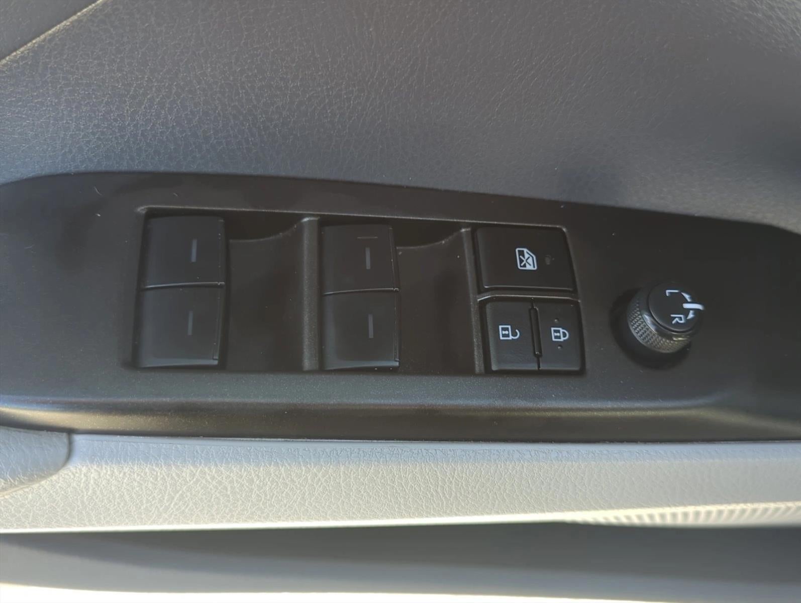 2024 Toyota Camry SE Auto (SE)