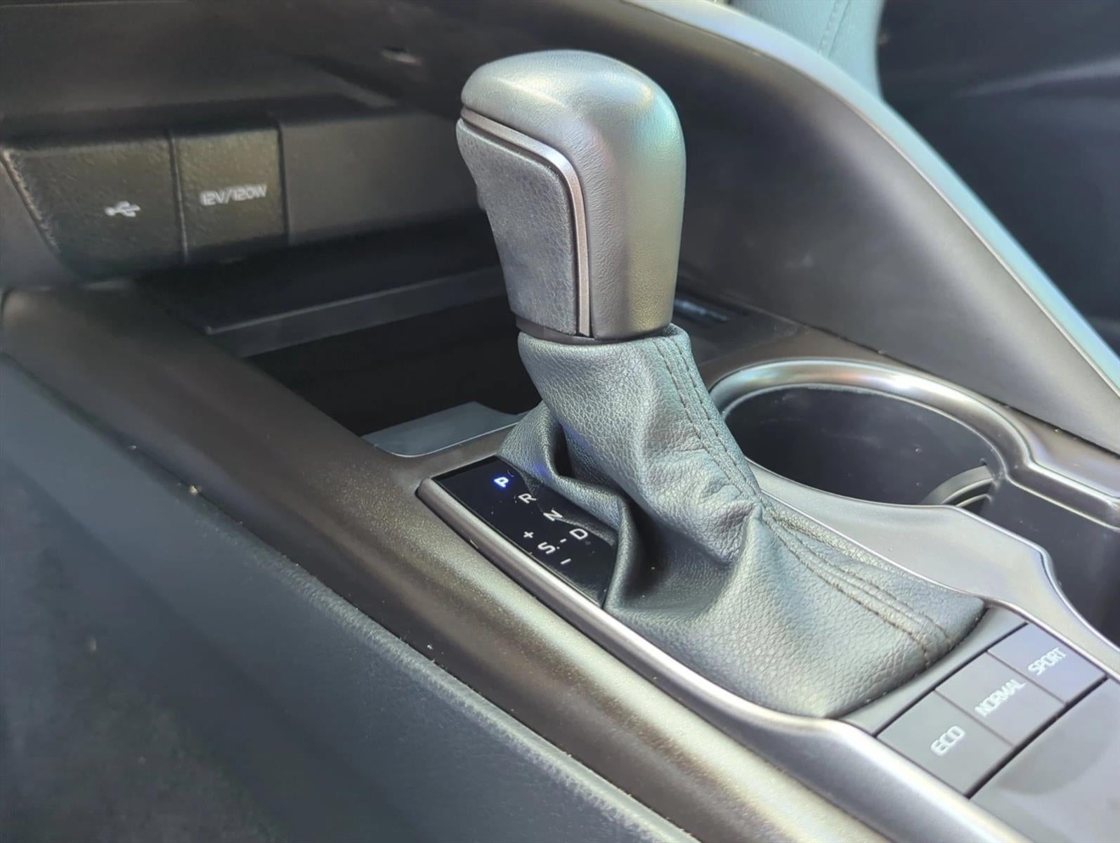 2024 Toyota Camry SE Auto (SE)