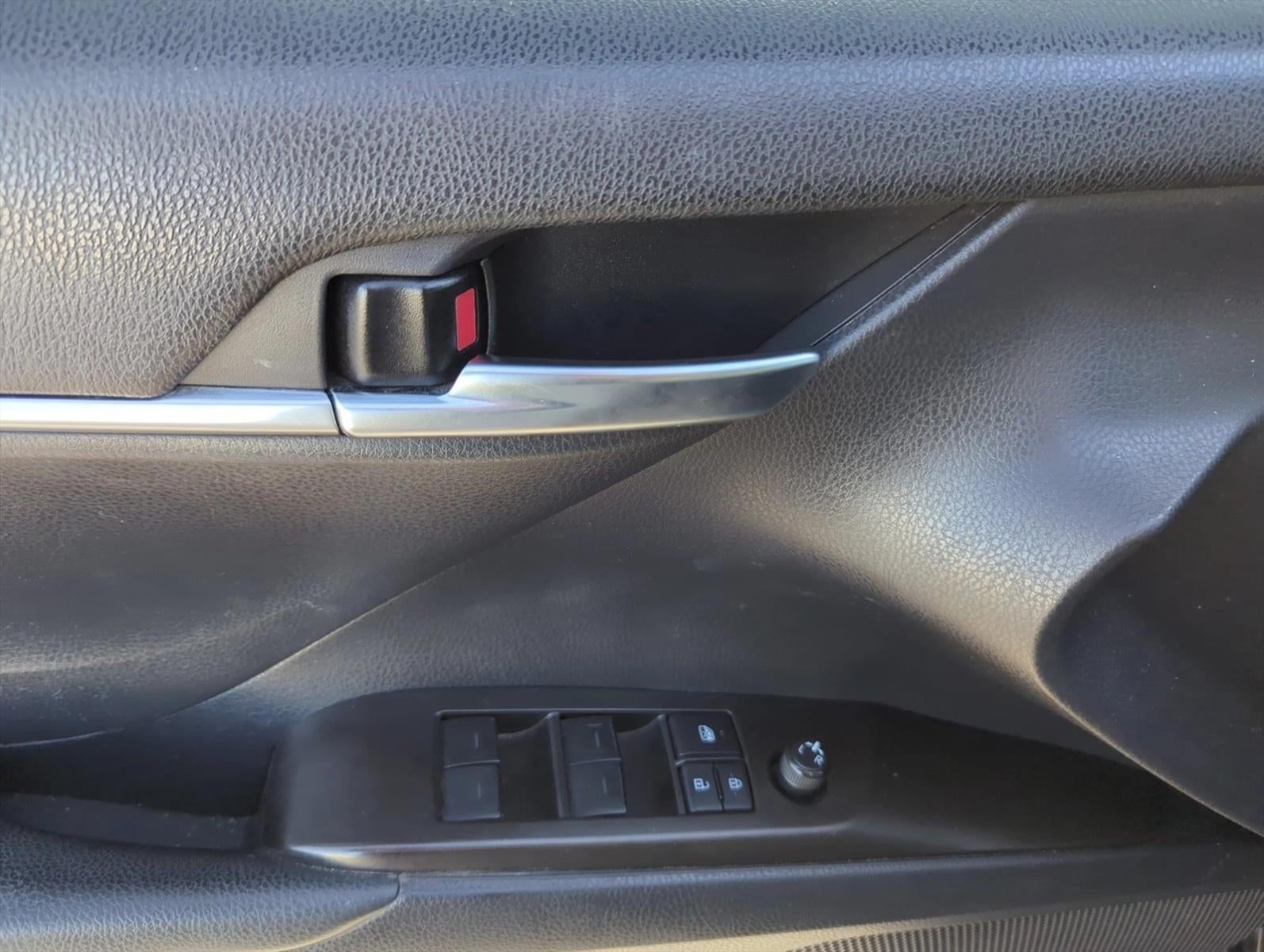 2021 Toyota Camry SE Auto (SE)