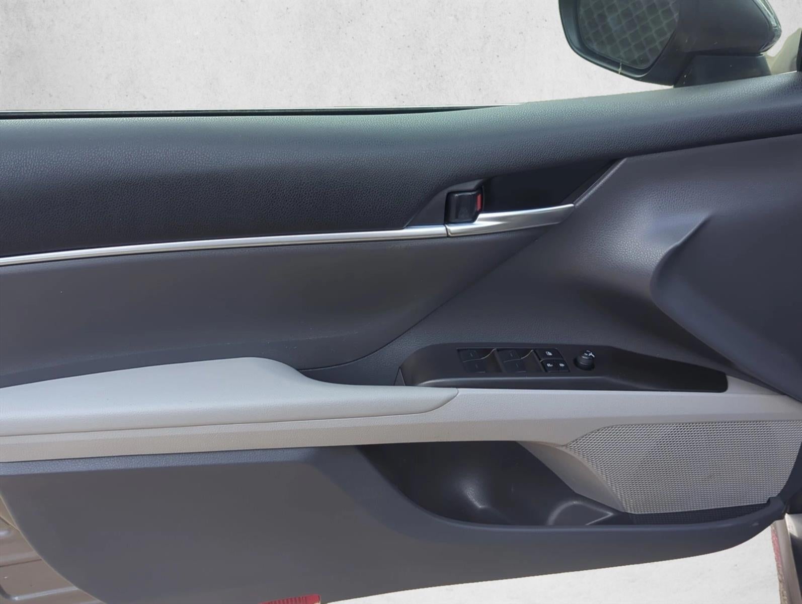 2023 Toyota Camry SE Auto (SE)