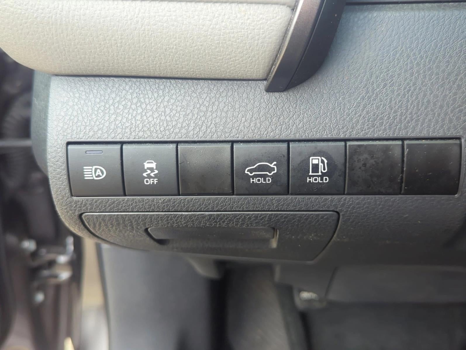 2023 Toyota Camry SE Auto (SE)