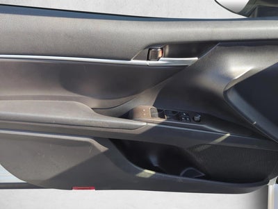 2023 Toyota Camry SE Auto (SE)