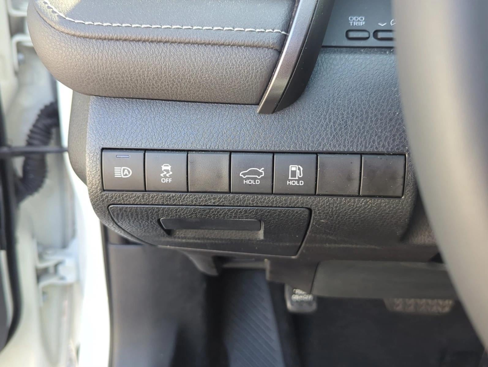 2023 Toyota Camry SE Auto (SE)
