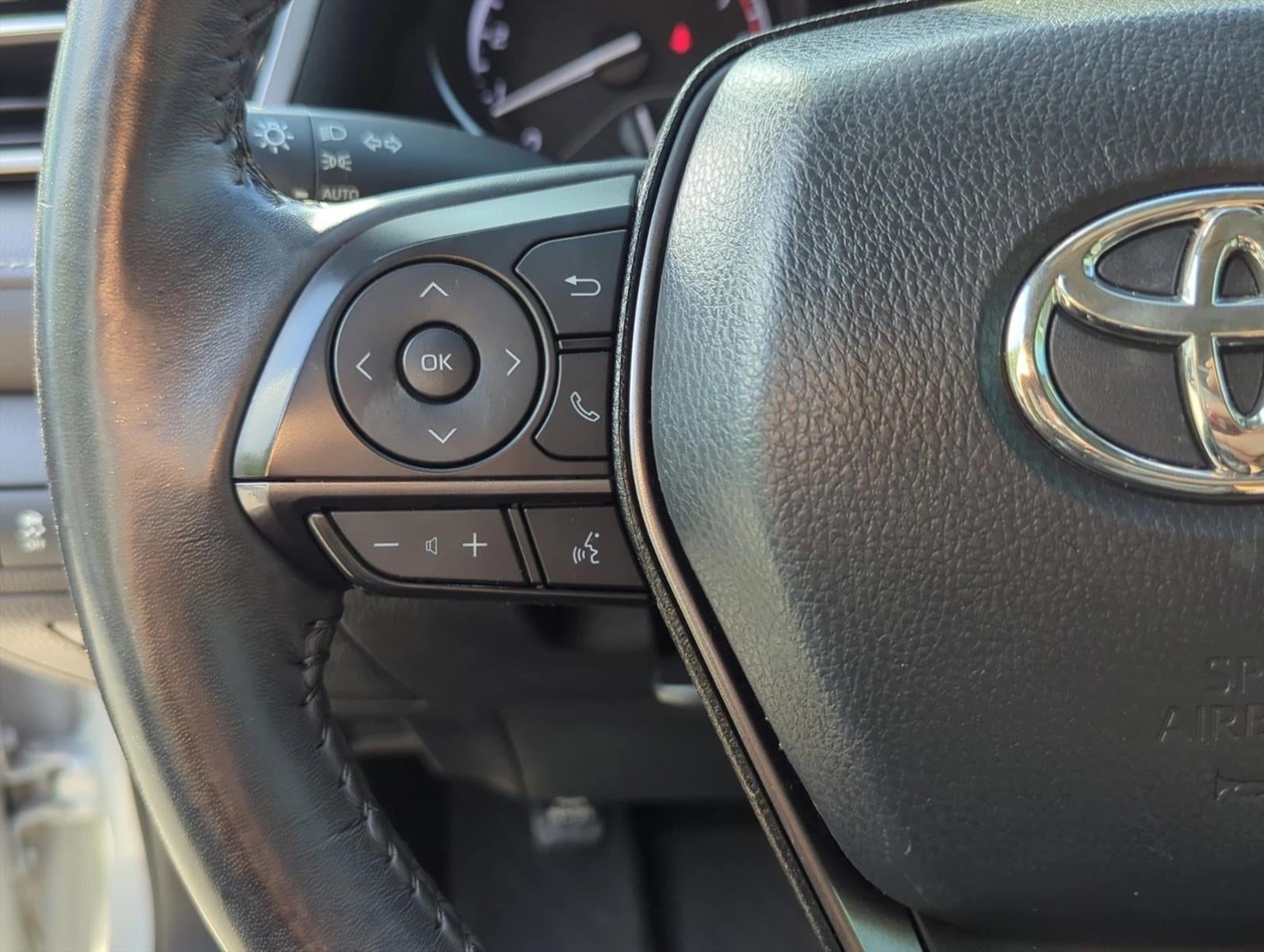 2023 Toyota Camry SE Auto (SE)