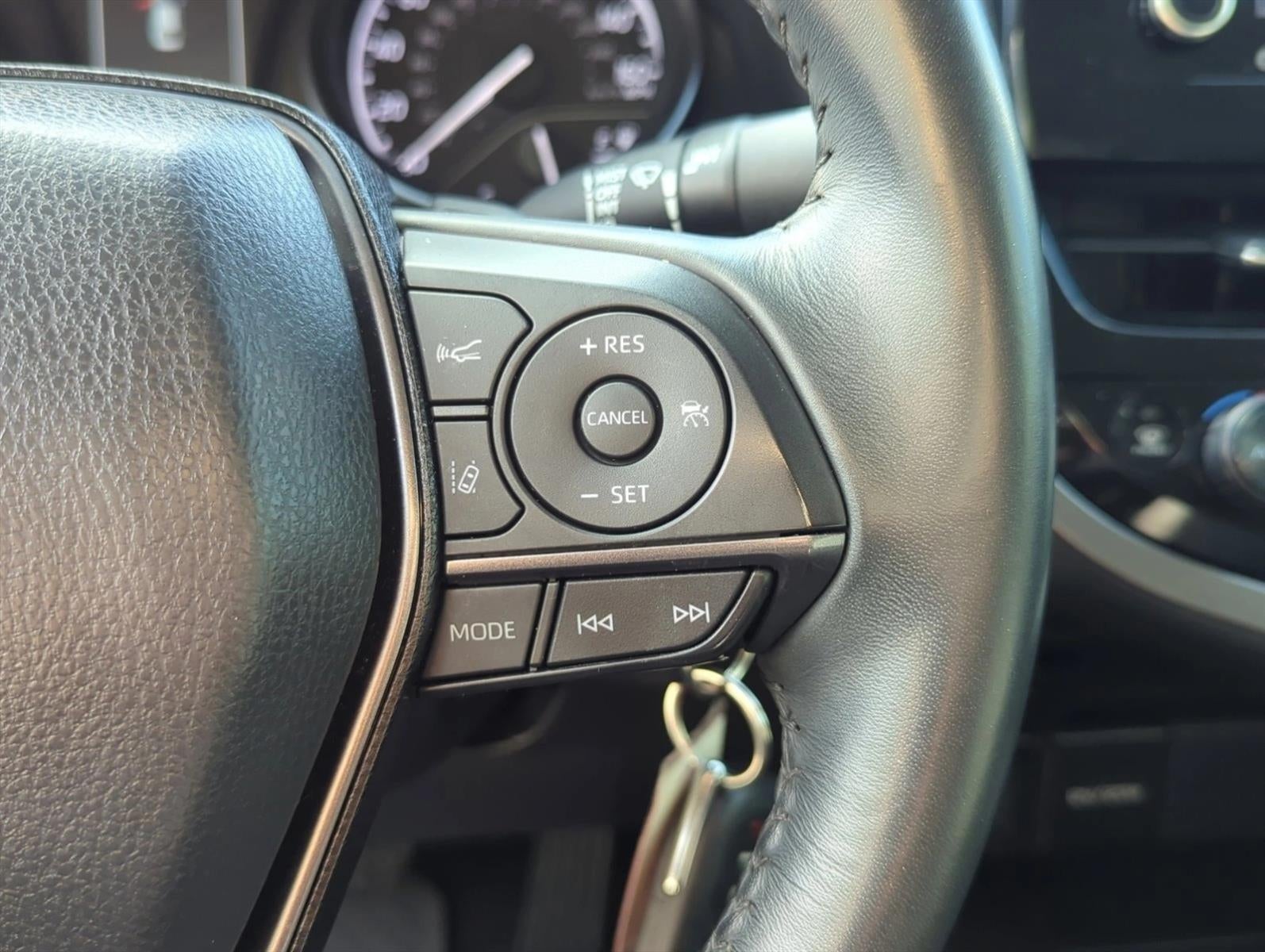 2023 Toyota Camry SE Auto (SE)