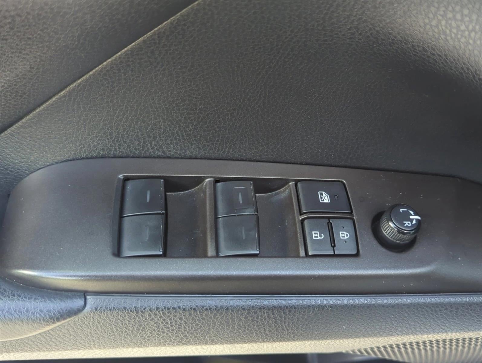 2023 Toyota Camry SE Auto (SE)