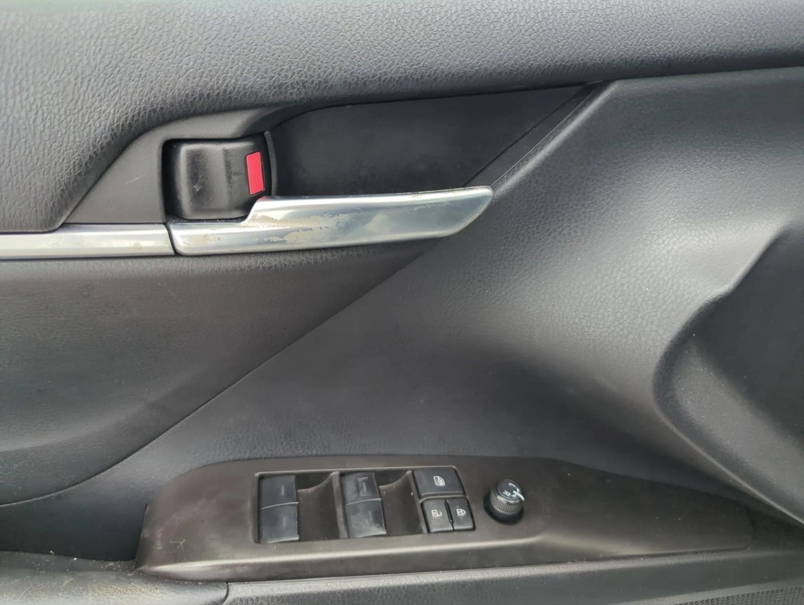 2023 Toyota Camry SE Auto (SE)