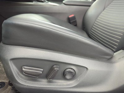 2023 Toyota Camry SE Auto (SE)