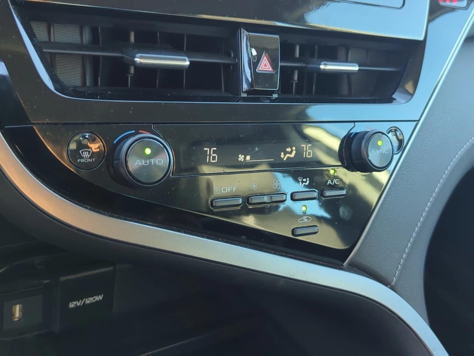 2023 Toyota Camry SE Auto (SE)
