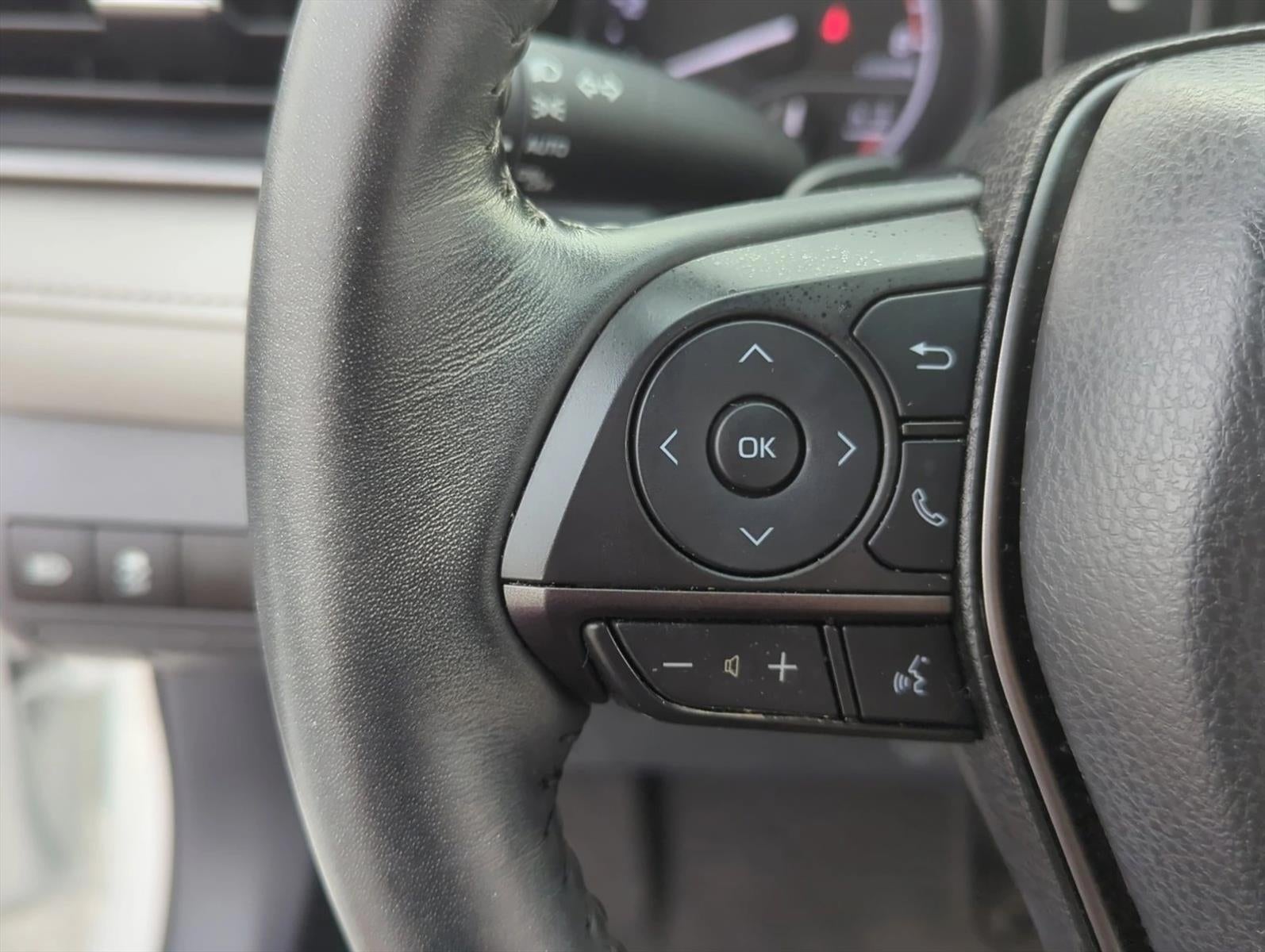 2023 Toyota Camry SE Auto (SE)